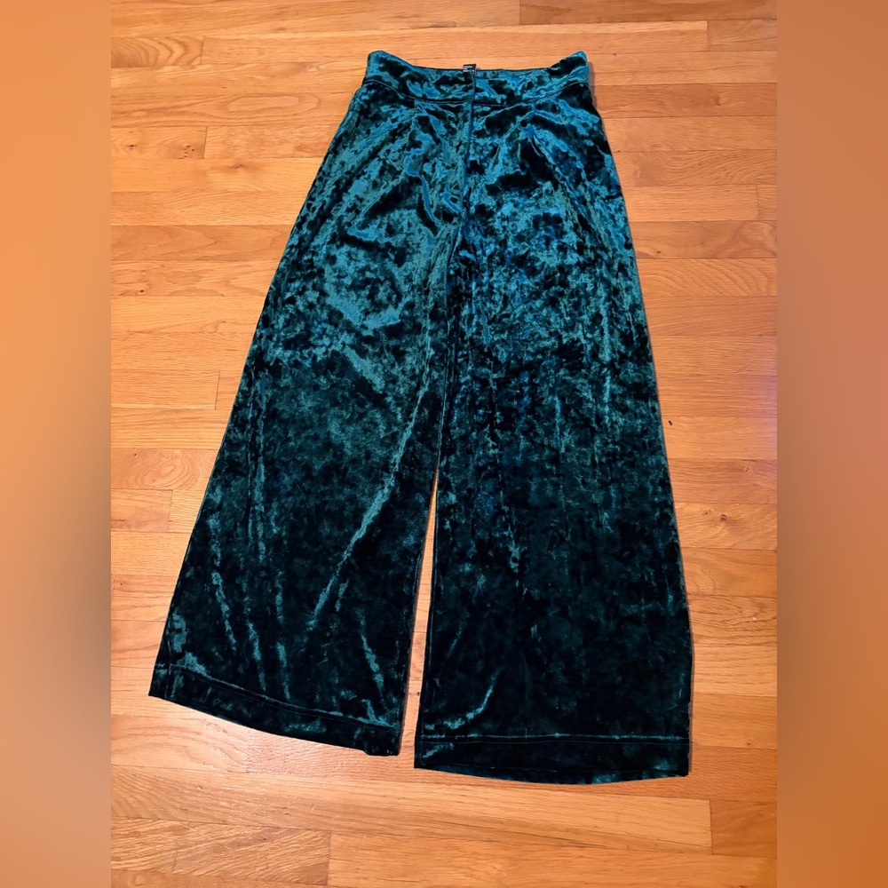 Velvet Wide-Leg Pants in Emerald Green